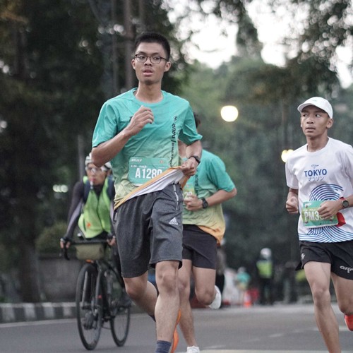 Race photo from BAUR RUN 2025