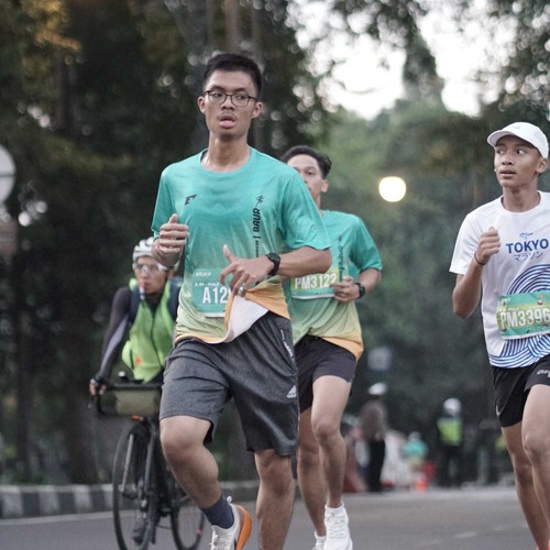 Race photo from BAUR RUN 2025