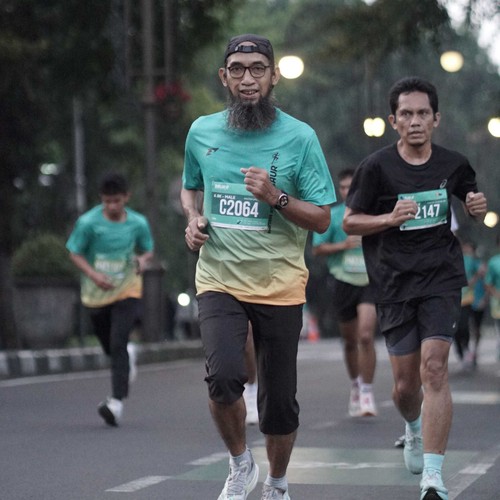 Race photo from BAUR RUN 2025