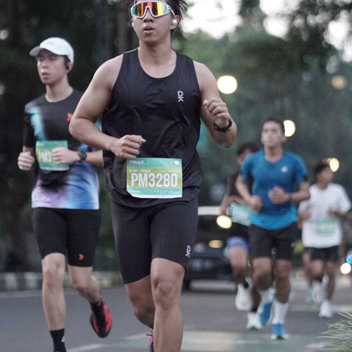 Race photo from BAUR RUN 2025