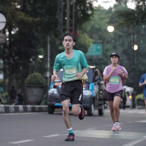 Race photo from BAUR RUN 2025