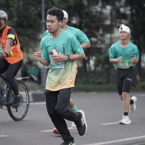 Race photo from BAUR RUN 2025