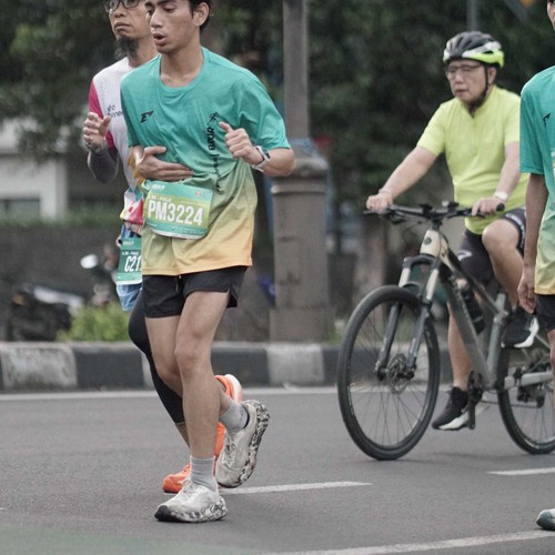 Race photo from BAUR RUN 2025