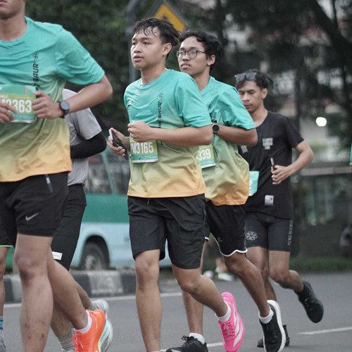 Race photo from BAUR RUN 2025