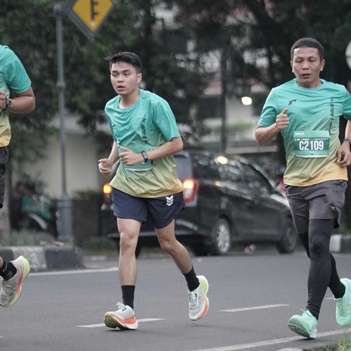 Race photo from BAUR RUN 2025