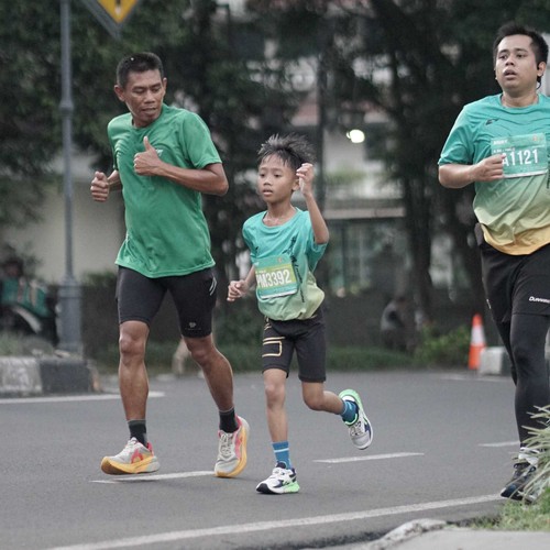 Race photo from BAUR RUN 2025