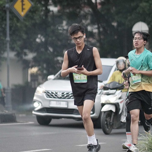 Race photo from BAUR RUN 2025