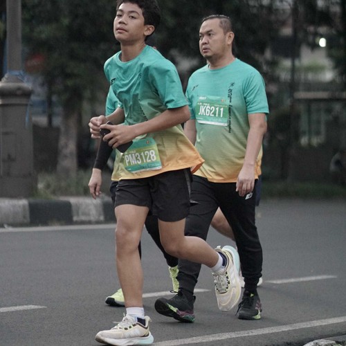 Race photo from BAUR RUN 2025