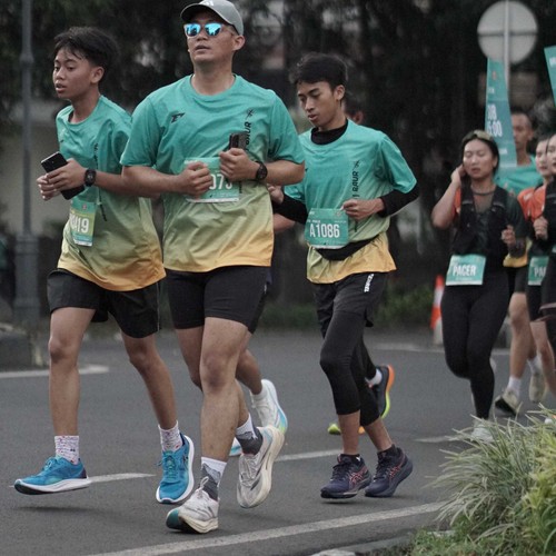 Race photo from BAUR RUN 2025