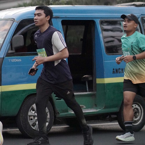 Race photo from BAUR RUN 2025