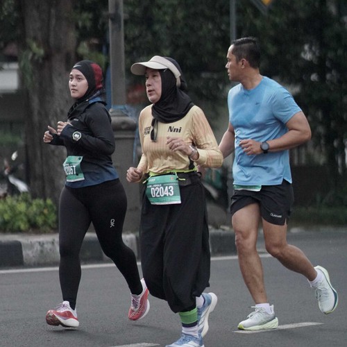 Race photo from BAUR RUN 2025