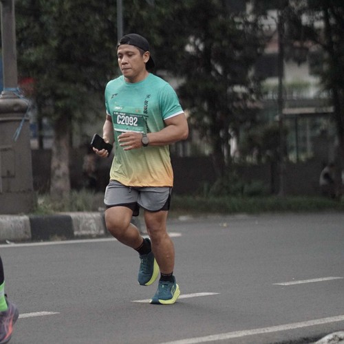 Race photo from BAUR RUN 2025