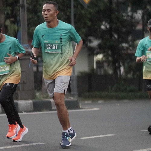 Race photo from BAUR RUN 2025