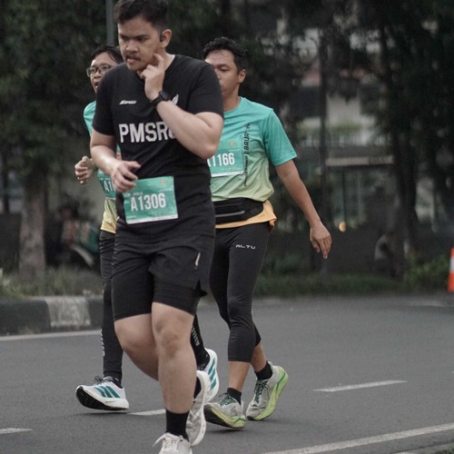 Race photo from BAUR RUN 2025