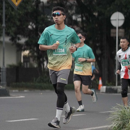 Race photo from BAUR RUN 2025
