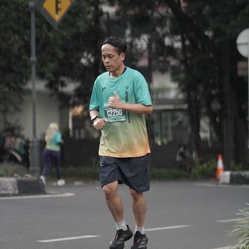 Race photo from BAUR RUN 2025