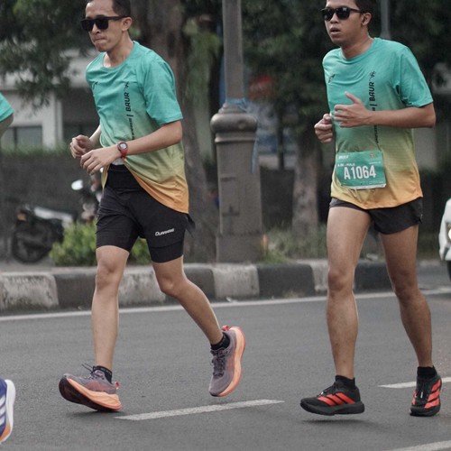 Race photo from BAUR RUN 2025