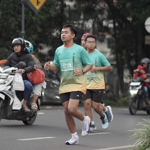Race photo from BAUR RUN 2025