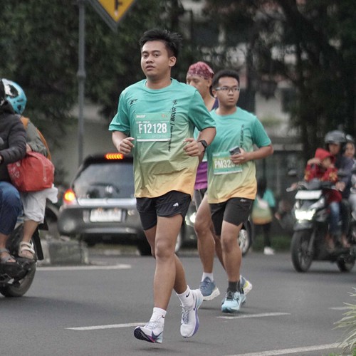 Race photo from BAUR RUN 2025