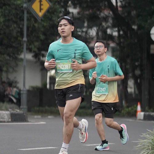 Race photo from BAUR RUN 2025