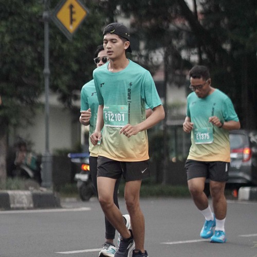 Race photo from BAUR RUN 2025