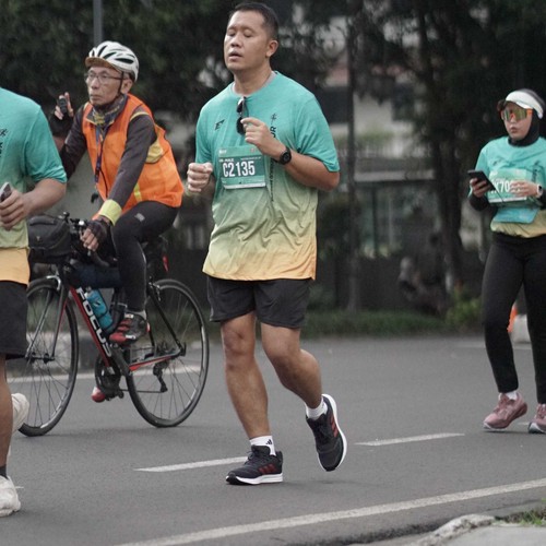 Race photo from BAUR RUN 2025
