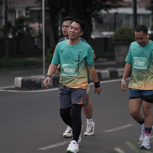 Race photo from BAUR RUN 2025