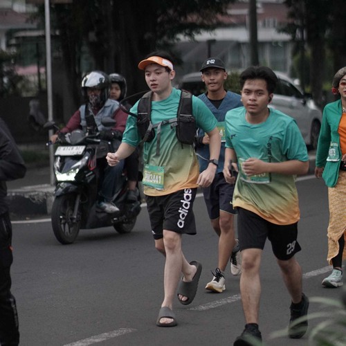Race photo from BAUR RUN 2025
