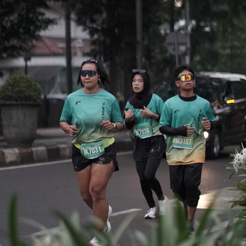 Race photo from BAUR RUN 2025