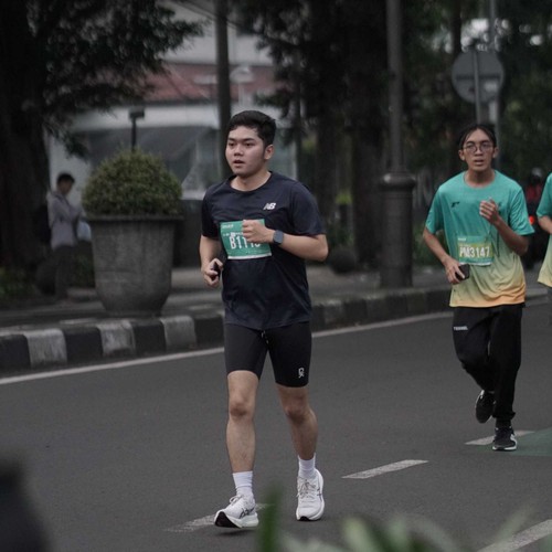 Race photo from BAUR RUN 2025