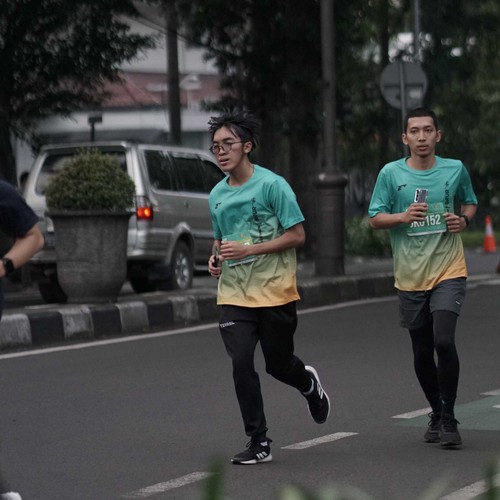 Race photo from BAUR RUN 2025