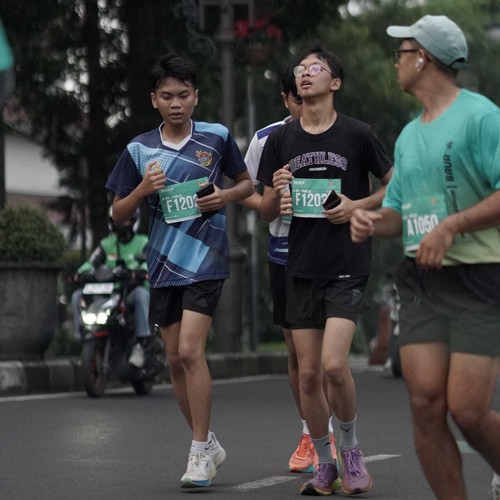 Race photo from BAUR RUN 2025