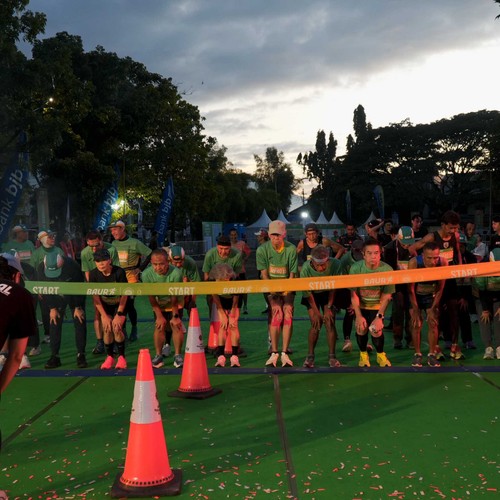 Race photo from BAUR RUN 2025
