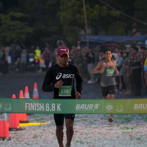Race photo from BAUR RUN 2025