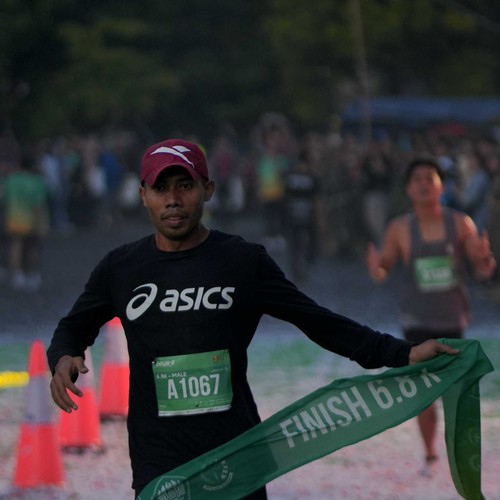 Race photo from BAUR RUN 2025