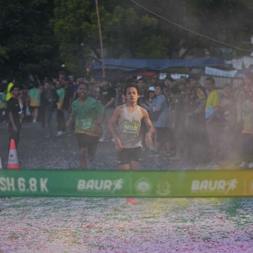 Race photo from BAUR RUN 2025