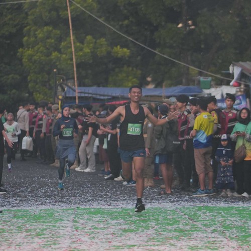 Race photo from BAUR RUN 2025