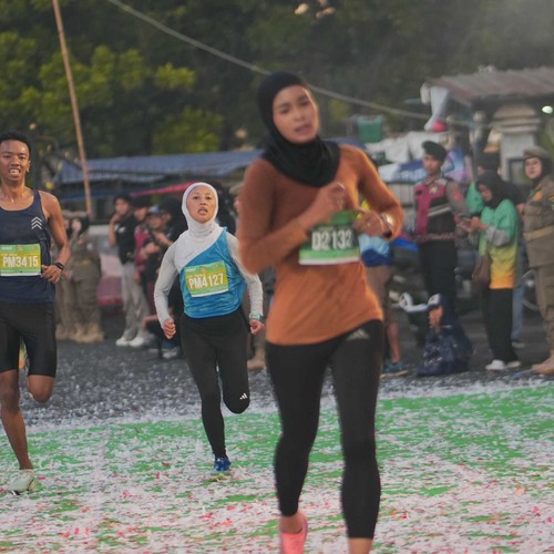 Race photo from BAUR RUN 2025