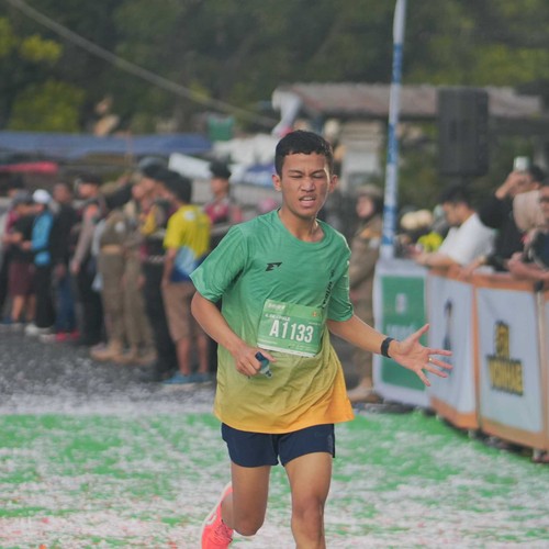 Race photo from BAUR RUN 2025