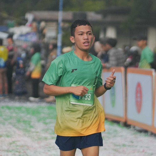 Race photo from BAUR RUN 2025