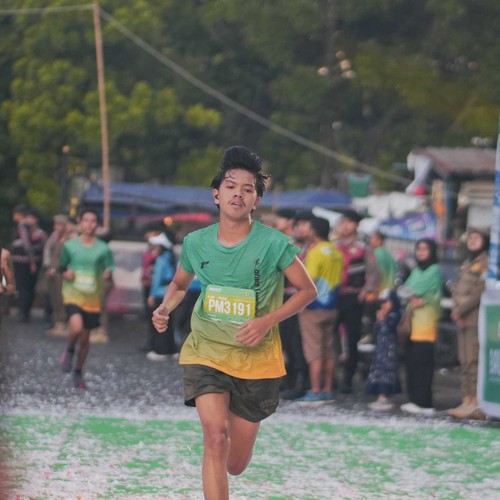 Race photo from BAUR RUN 2025