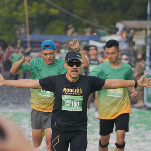 Race photo from BAUR RUN 2025