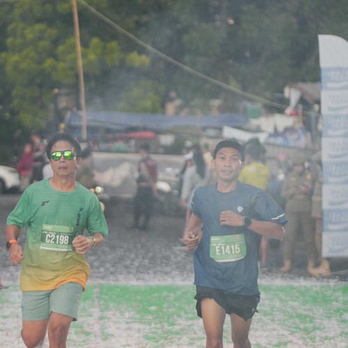 Race photo from BAUR RUN 2025