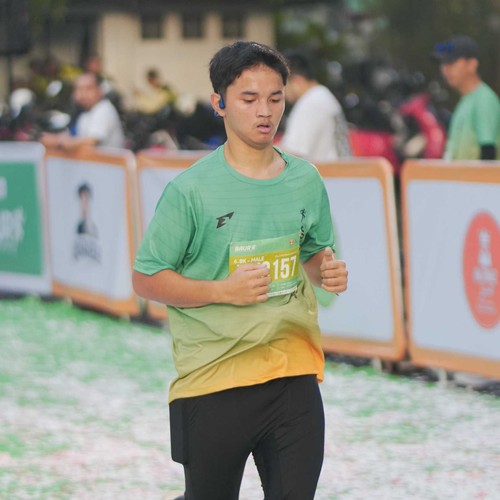 Race photo from BAUR RUN 2025