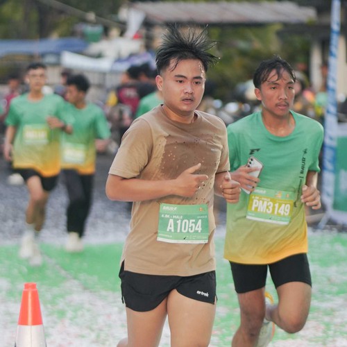 Race photo from BAUR RUN 2025