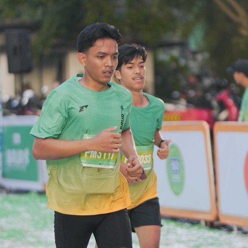 Race photo from BAUR RUN 2025