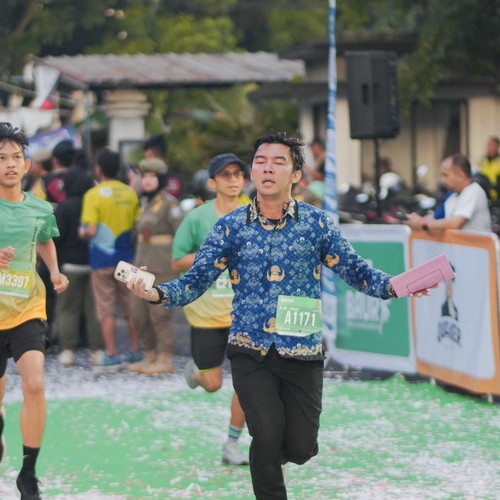 Race photo from BAUR RUN 2025