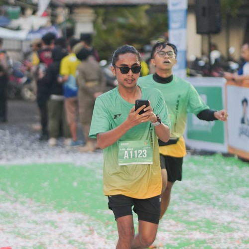 Race photo from BAUR RUN 2025