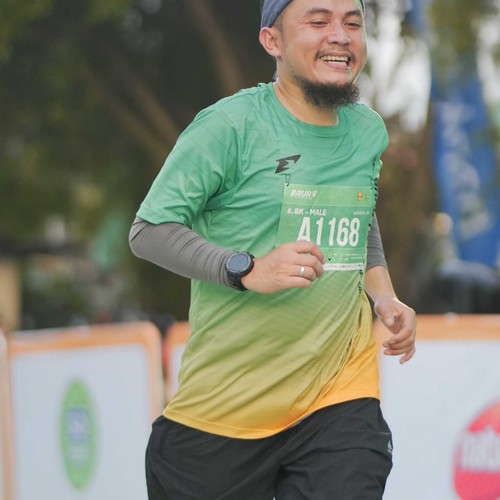 Race photo from BAUR RUN 2025