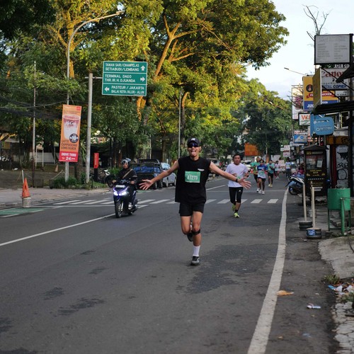 Race photo from BAUR RUN 2025